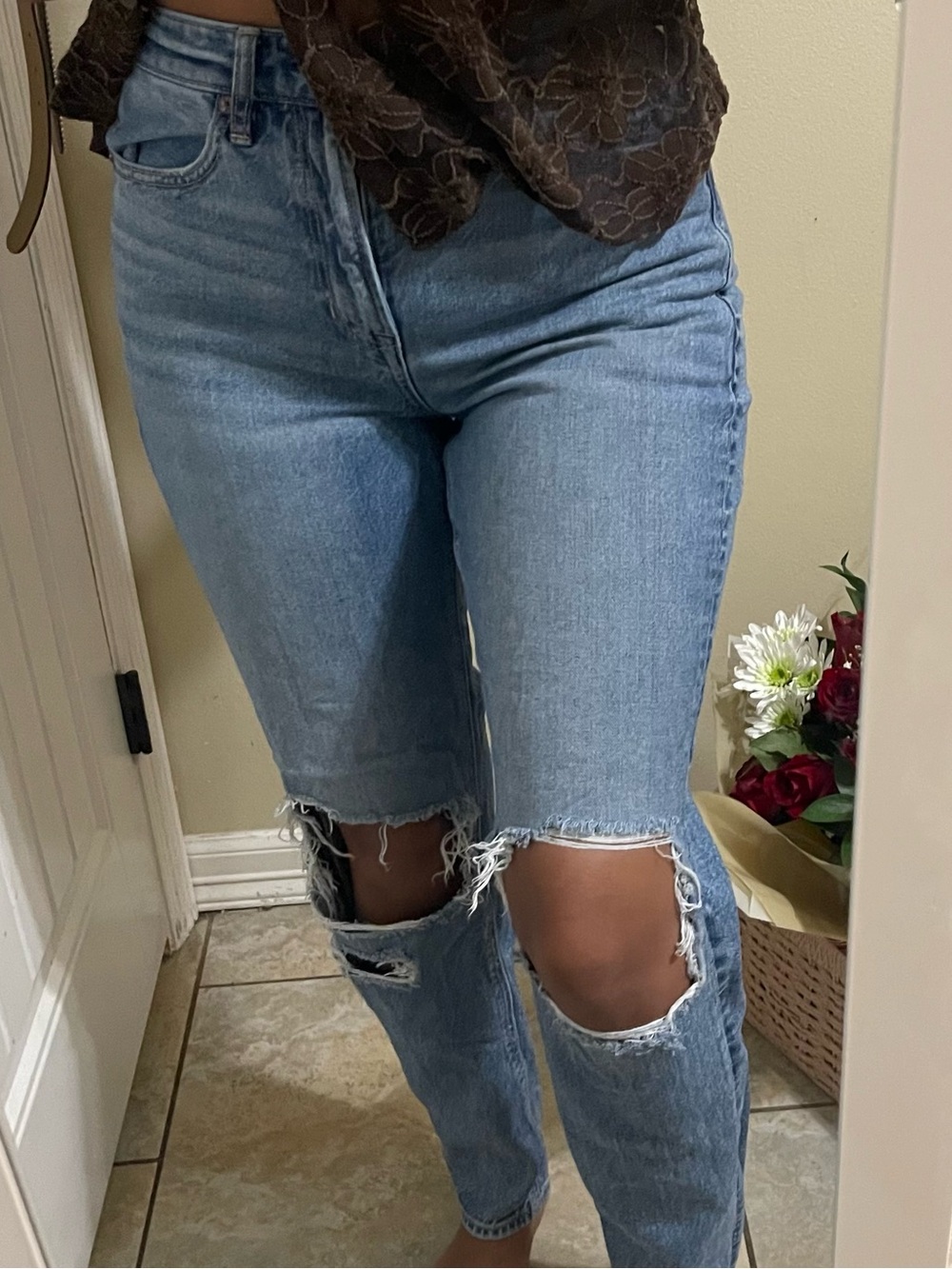 American Eagle Mom Jean Light Blue Distressed